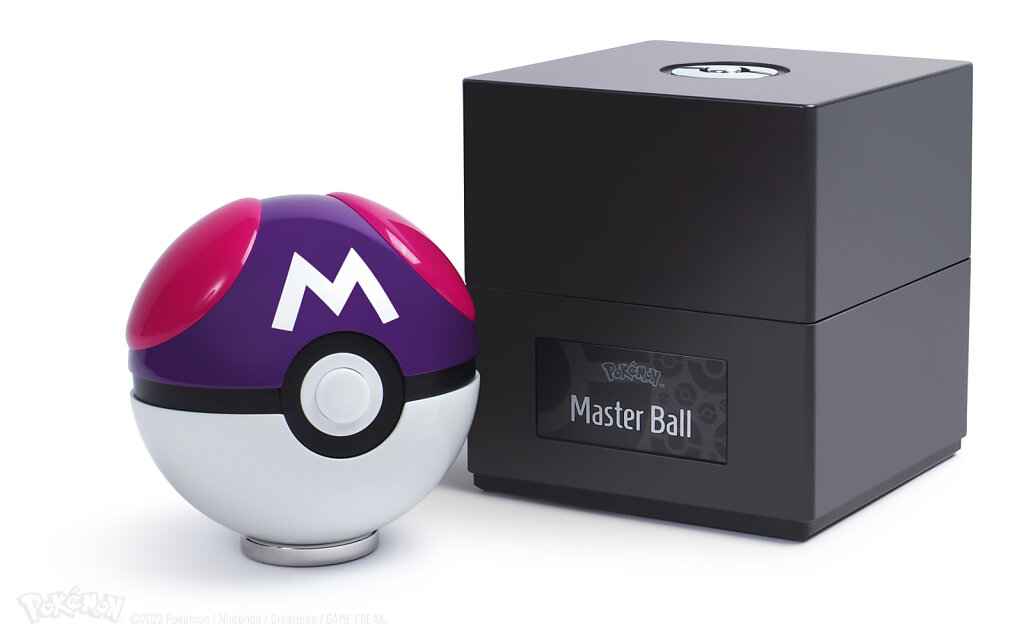 Master-Ball-next-to-display-case-closed-35x22cpx.jpg