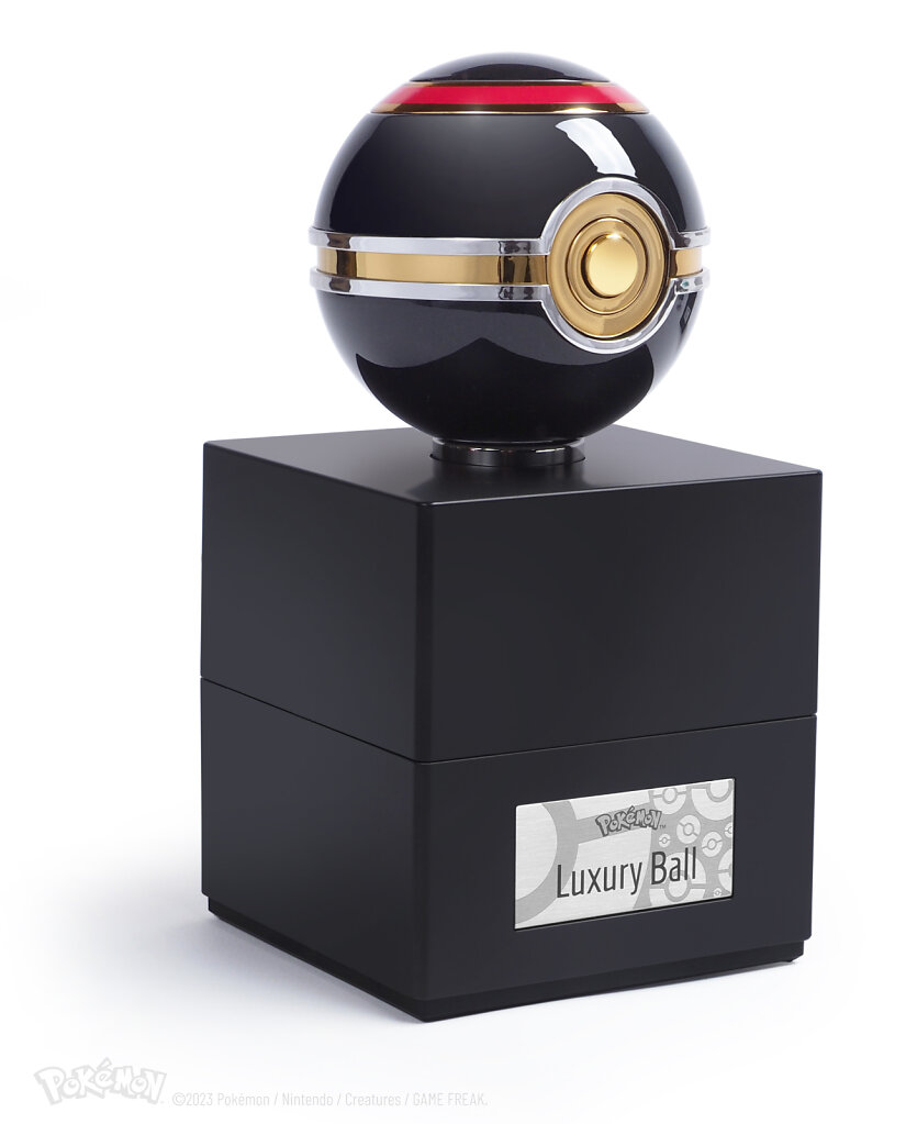 Luxury-ball-on-display-case-2949x3659px.jpg